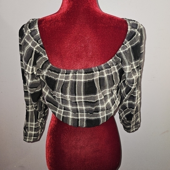 Wild Fable Black/White Ruched Long Sleeve Crop Top SZ S. - Picture 2 of 4